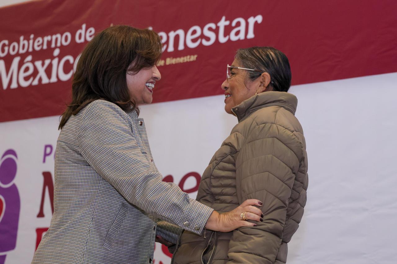 Entregan tarjetas del programa Pensión Mujeres Bienestar en Tlaxcala